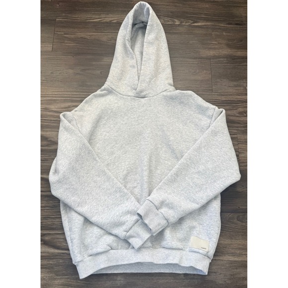 Vuori Tops - Vuori restore 2.0 crewneck pullover sweatshirt cleangirl pale gray Heather small